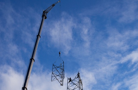 Ein neuer Funkmast wird gebaut